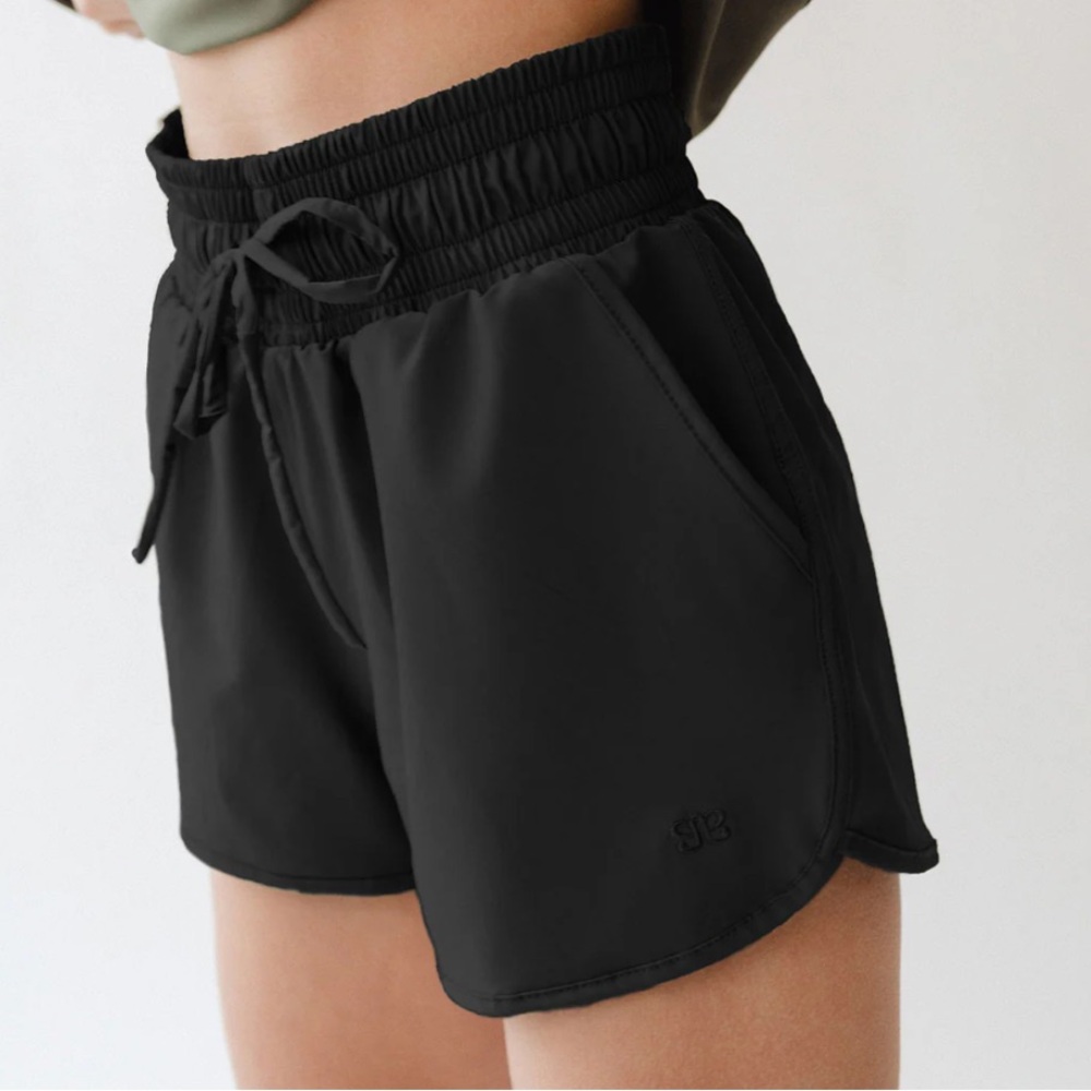 Albion Fit Black Sprinter Shorts, size Medium (M)